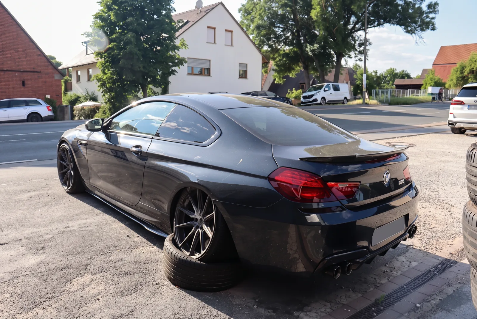 BMW Coupé nach Unfall, Aufnahme der Fahrzeugseite